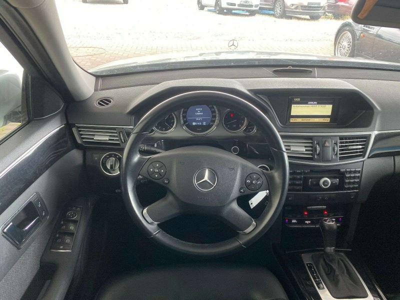 Mercedes-Benz Třídy E 200 CGI BlueEfficiency Aut./ILS/Navi/Park/Temp