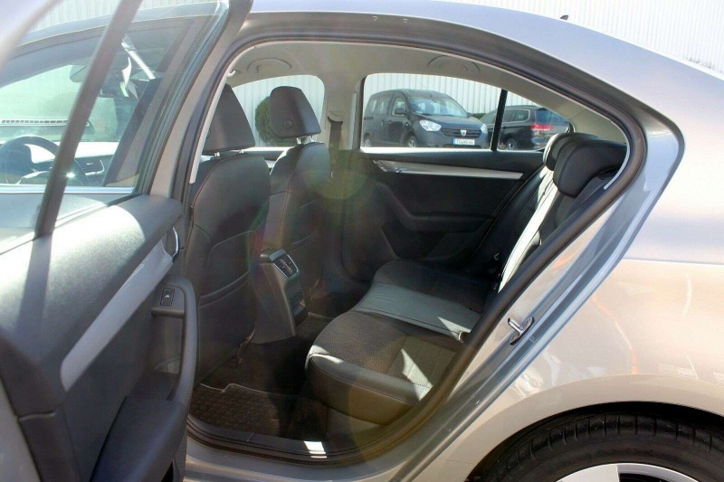 Škoda Octavia Limousine 1.8 TSI Elegance PDC Navi SHZ