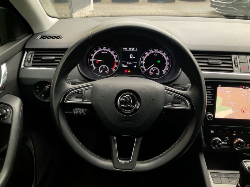 Škoda Octavia Combi Clever 2.0 TDI DSG Navi Keyless ACC Rückfahr