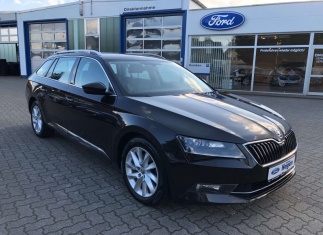 Škoda Superb Combi 2.0 TDI Style mit vielen Extras und AHK