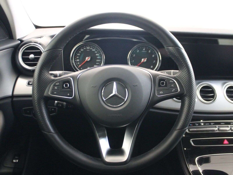 Mercedes-Benz Třídy E 4M Navi|Sitzhzg|Bluetooth