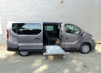 Renault Trafic Combi L2H1 mit Rollstuhlrampe + 8-Sitzer